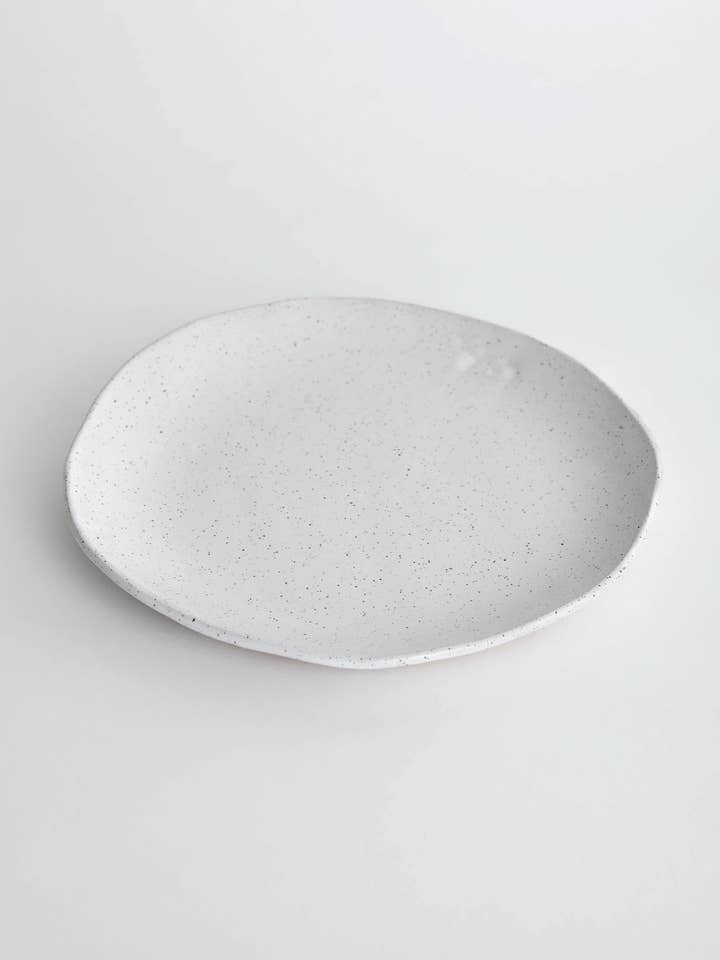 Assiette à dîner mouchetée pour la vente par Tagliaferro Ceramics