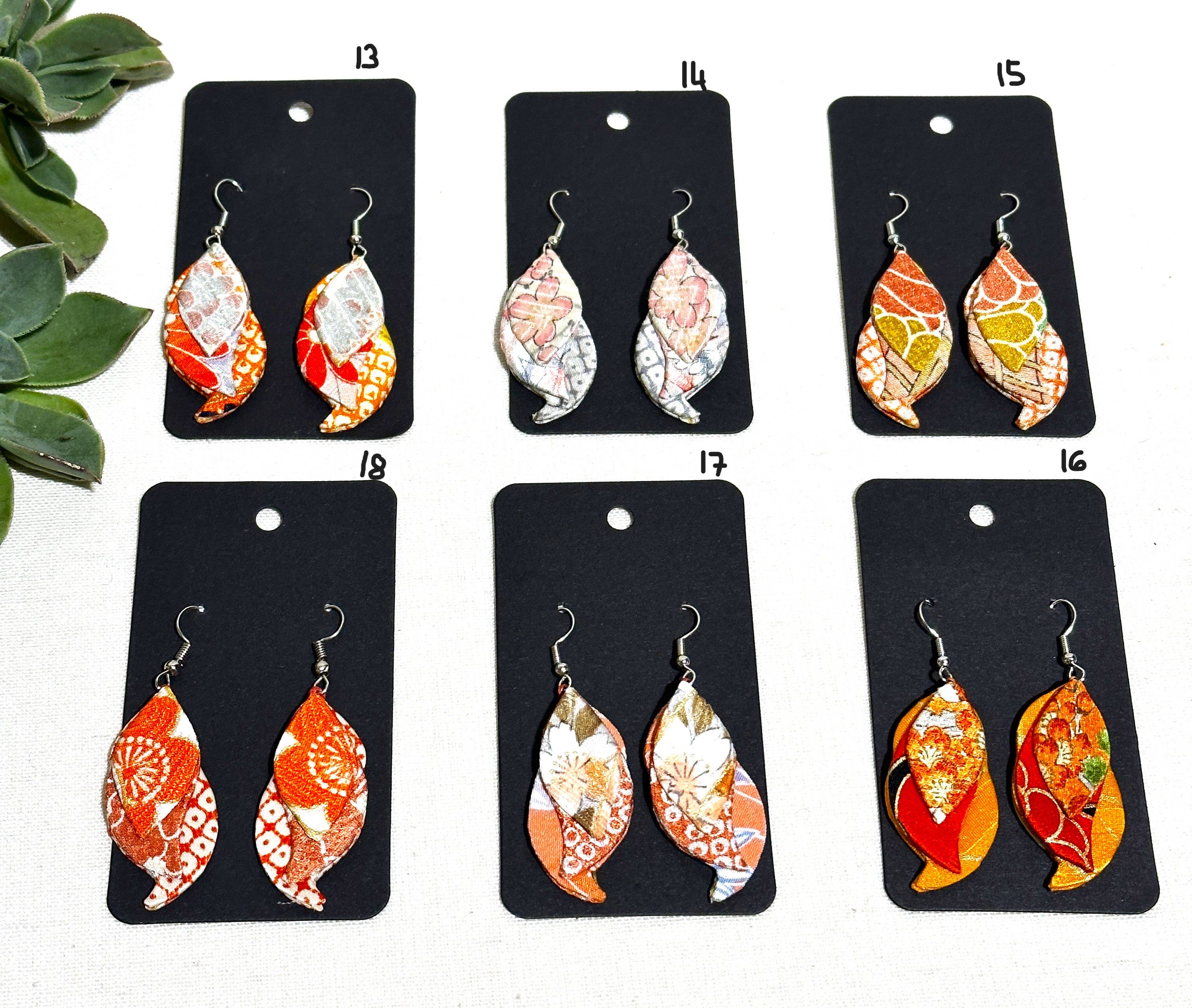 Sophie Silks - Wholesale Hangende/ronde oorbellen - Hangende kimono-oorbellen in visvorm2