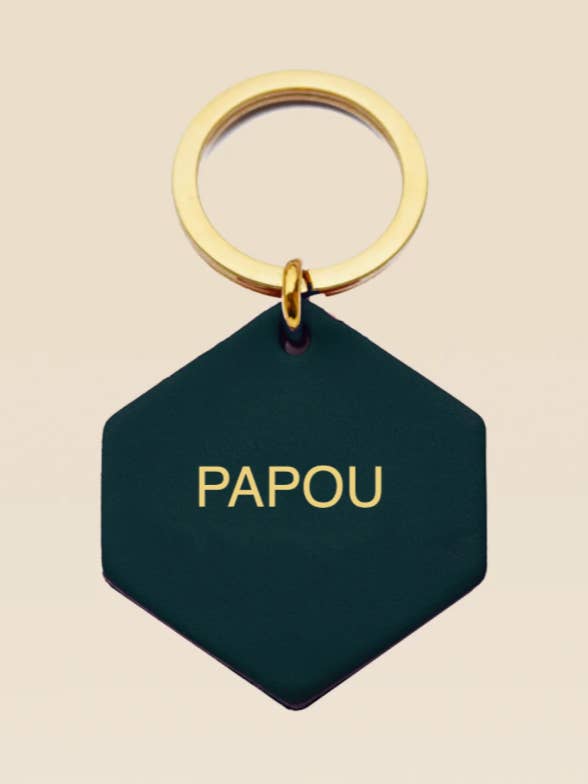Porte-clés personnalisé en cuir vert sapin PAPOU pour la vente par FAUVETTE PARIS