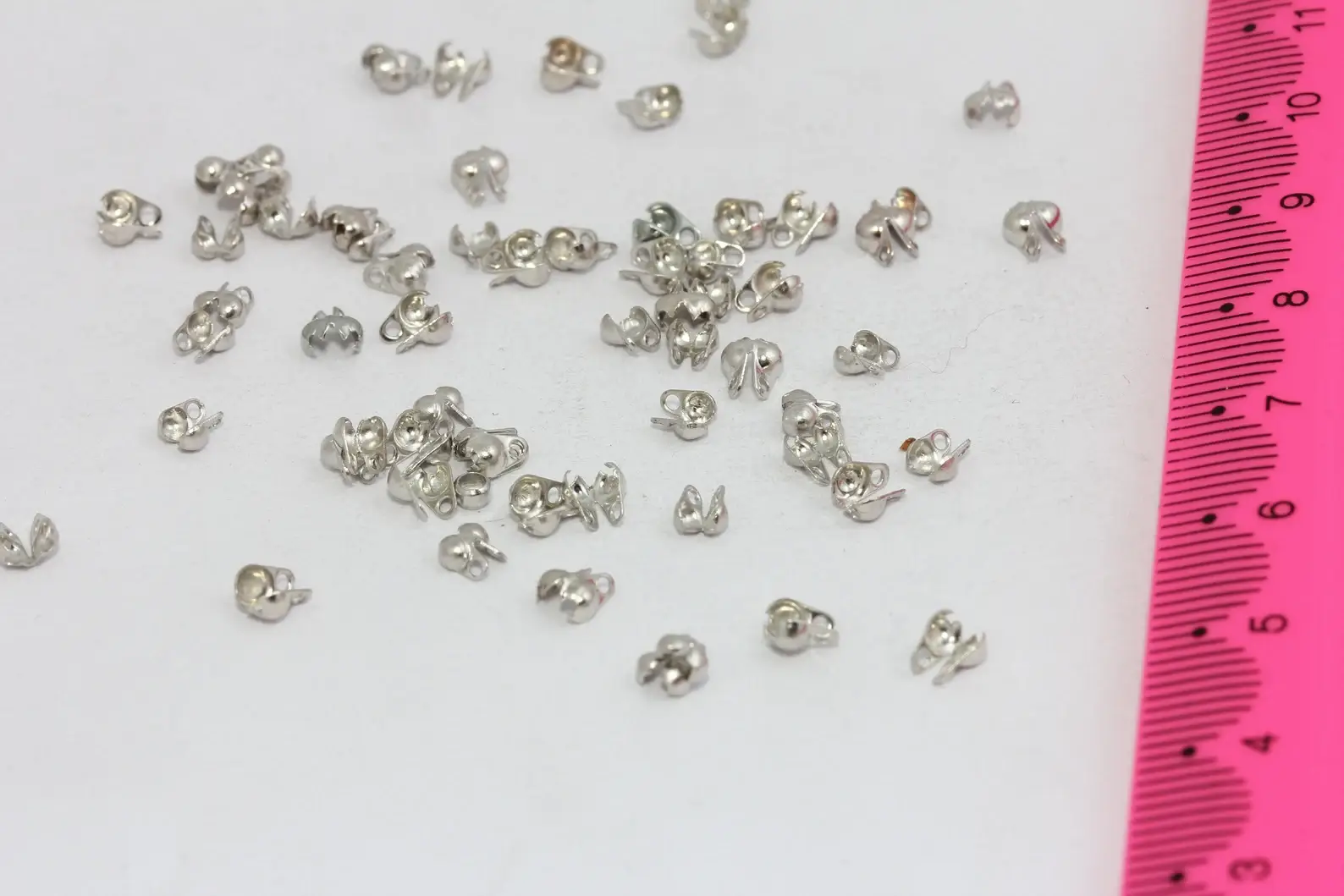 QueenJewelryM – wholesale Hantverkstillbehör – Rodiumpläterade klämpärlor, passar 1,5 mm kulkedja, MTE11690