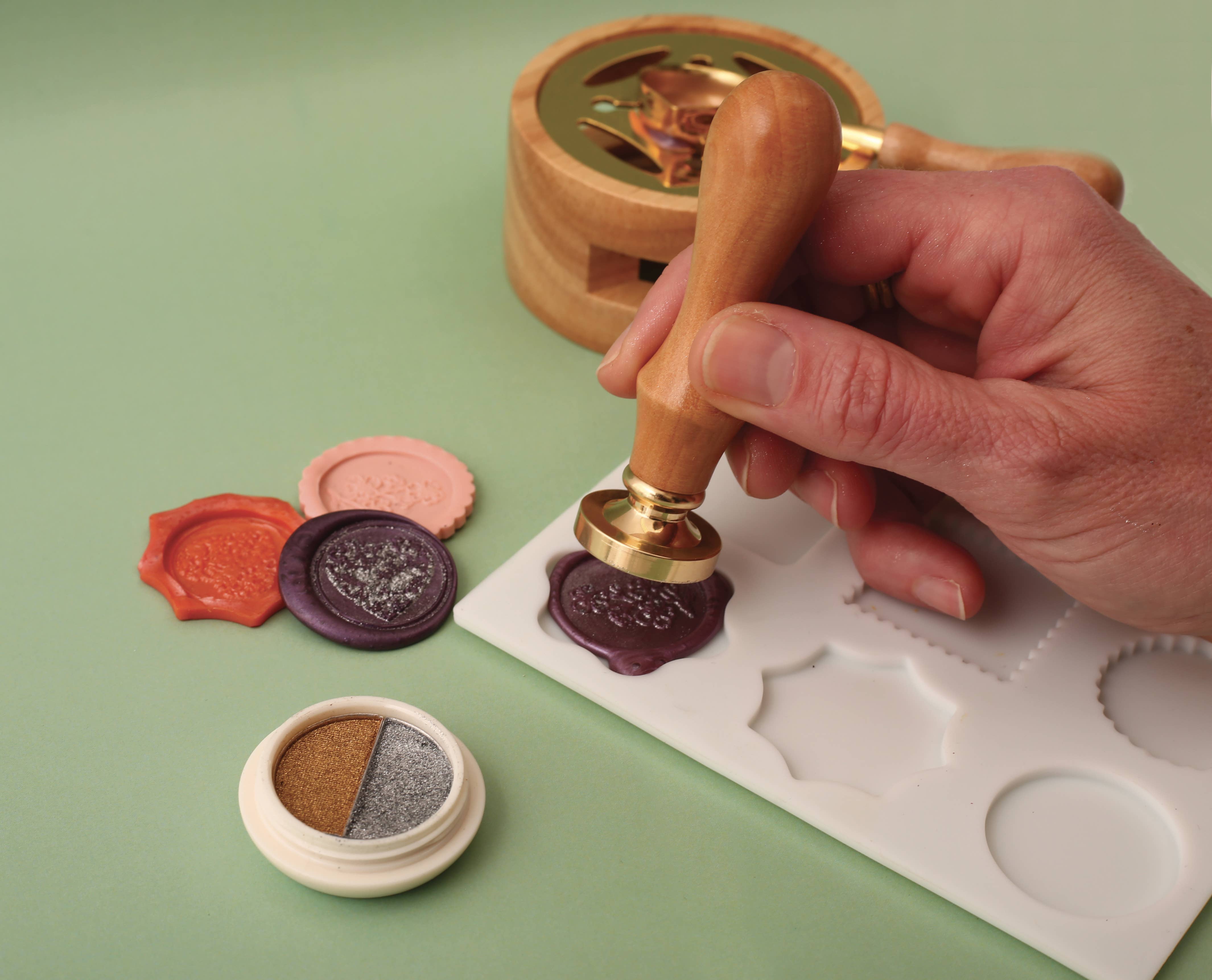 Graine Créative - Wholesale Retailer Display - Paper & Novelty - GOLD AND SILVER POWDER FOR WAX SEAL2