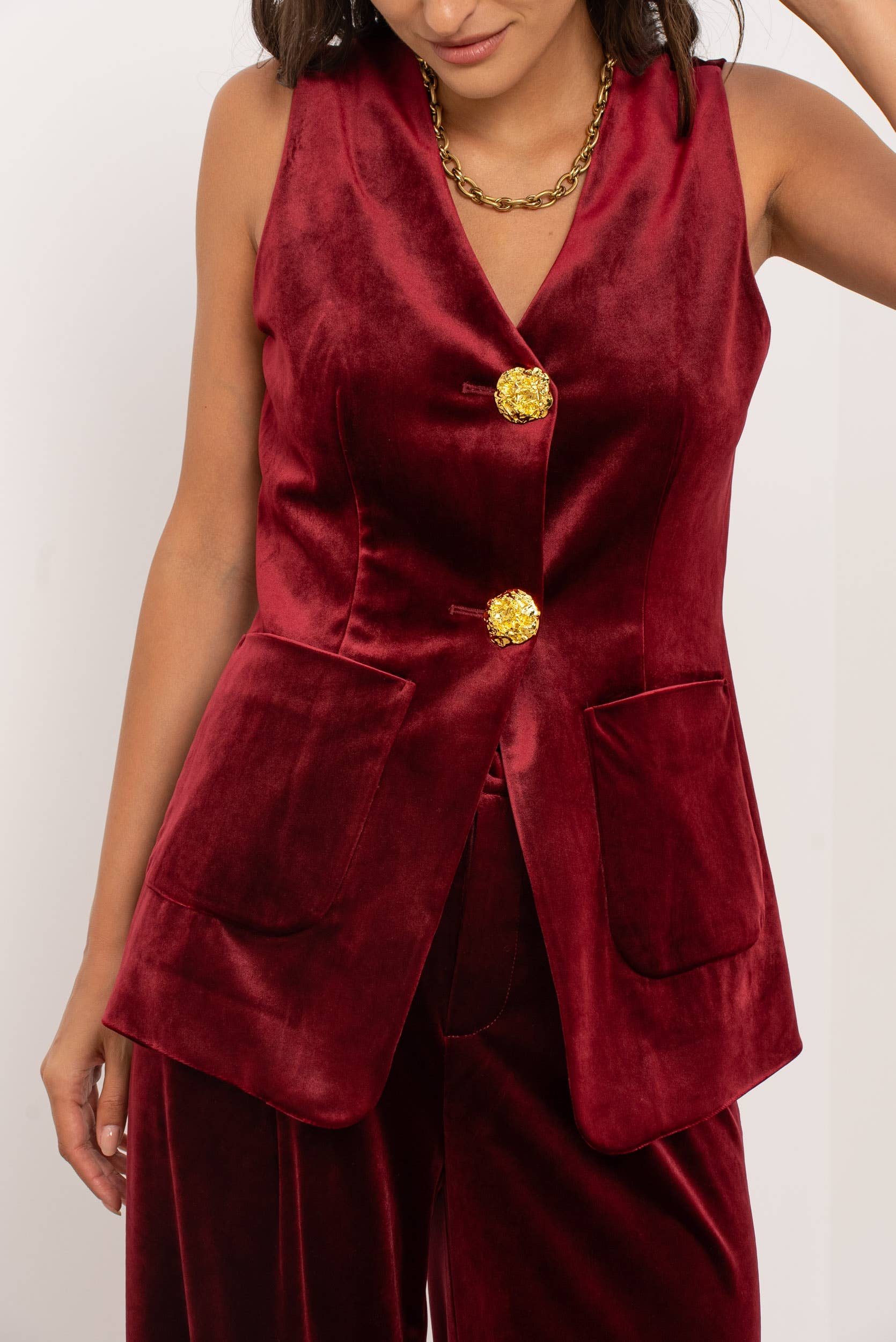 Attentif Paris – Engroshandel Habitvest – til kvinder – Lang velourvest med guldknapper3