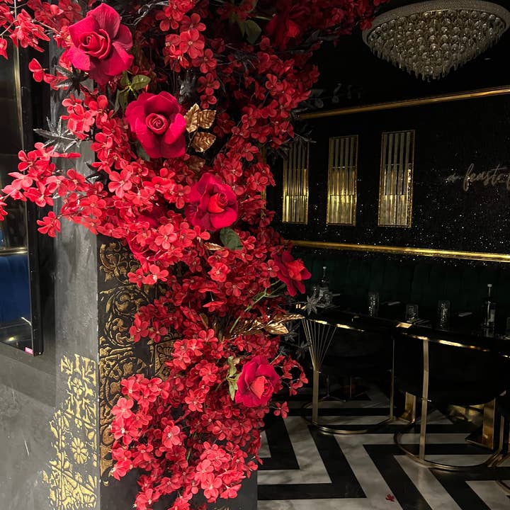 IVY CRUZ - Wholesale Artificial Flowers - Red blossom flower garland