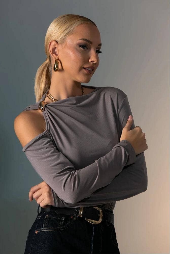 LORIANE - Wholesale T-Shirt - Women's - T10363 Asymmetric solid top with a brooch7