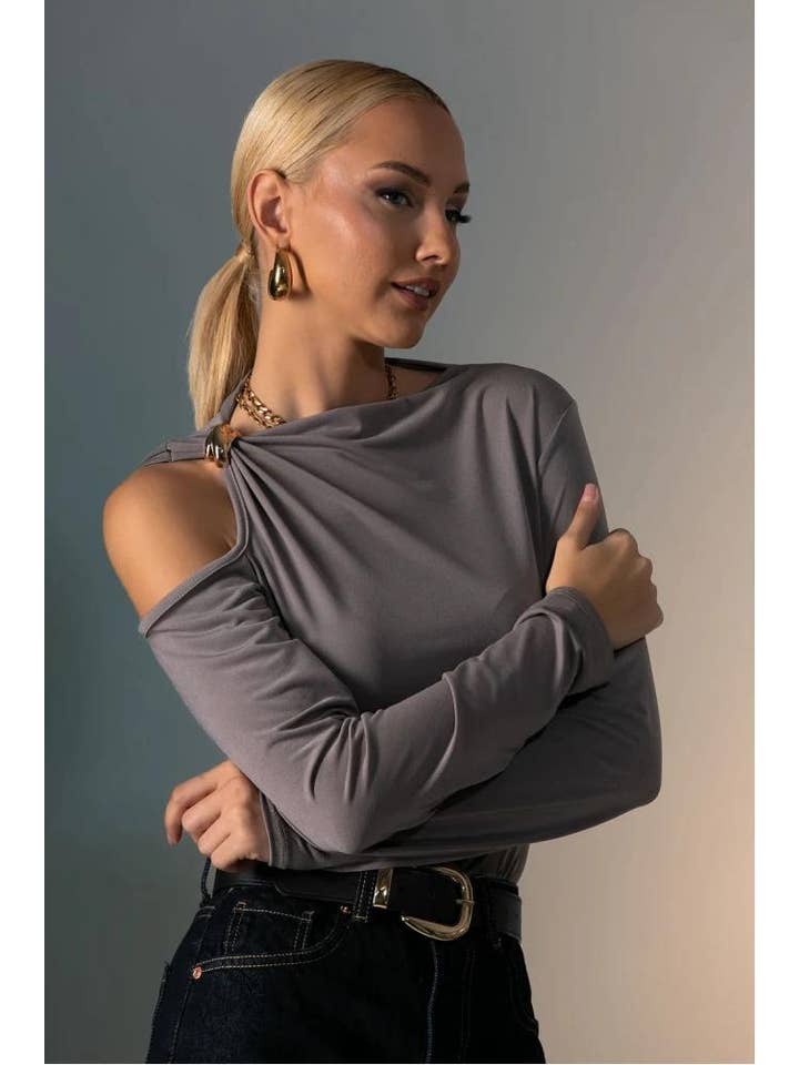 LORIANE - Wholesale T-Shirt - Women's - T10363 Asymmetric solid top with a brooch7