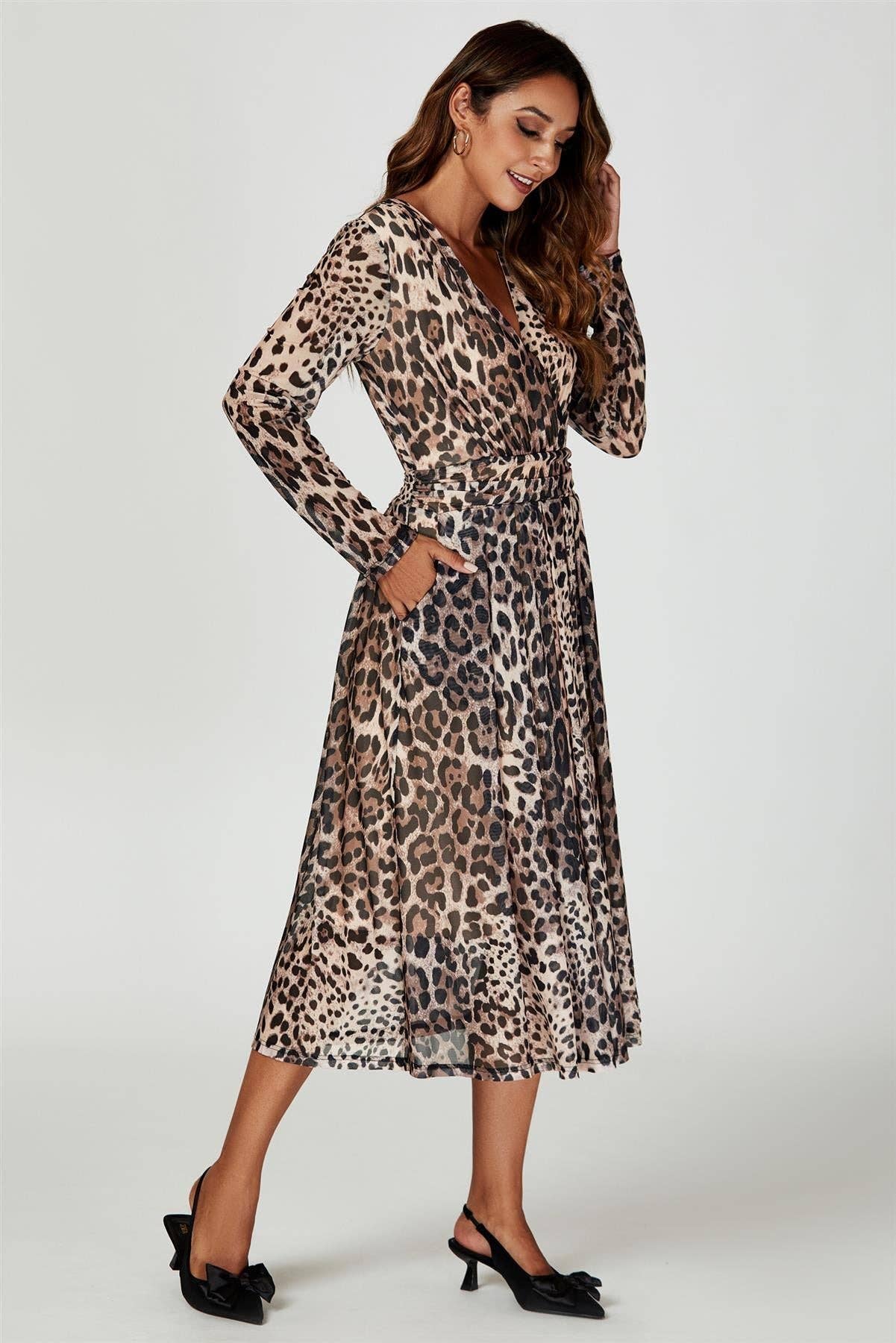 Castanho Vestido Midi em Malha com Estampa Leopardo em Castanho para venda a revendedores na Faire4