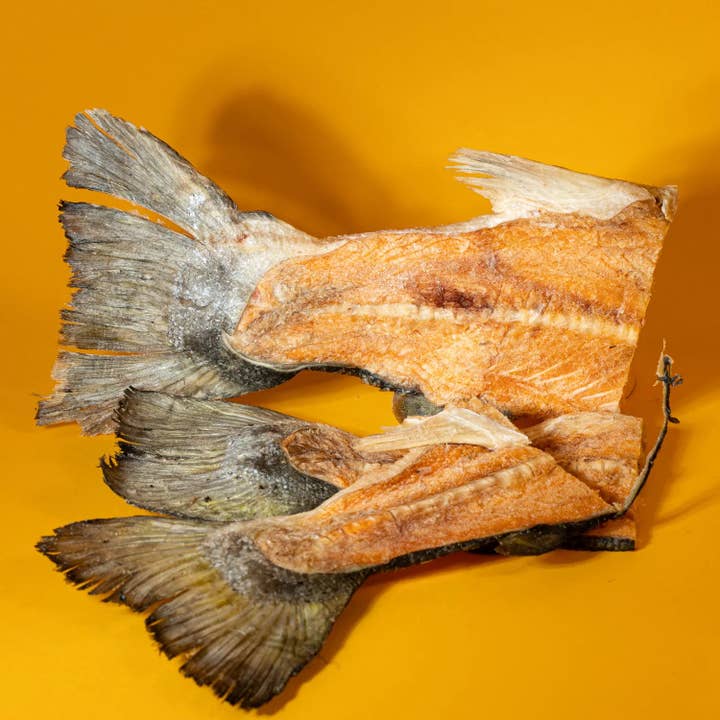 Freeze-Dried Salmon Mermaid Tail Chews for Dogs - 1lb for wholesale by Golden Nibbles