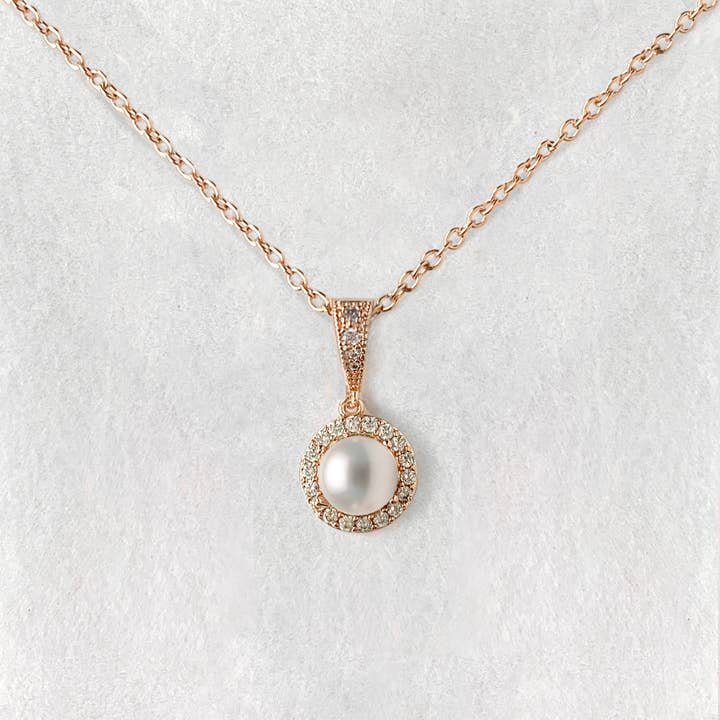 Amandine Jewelry - Wholesale Pendant/Charm Necklace - Pearl Halo Necklace3
