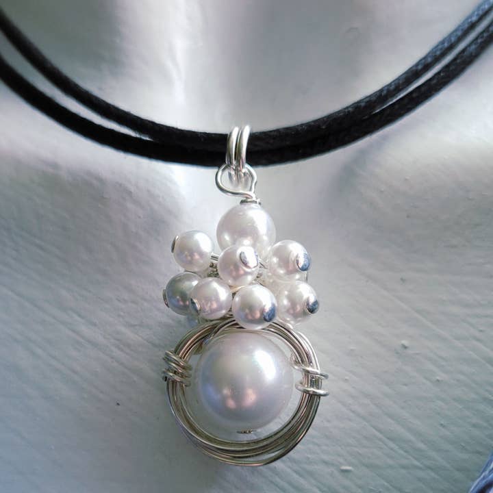 Collar de cordón con colgante de "Moras" de plata y perlas / Festivo para venta al por mayor de Teahan K Jewelry