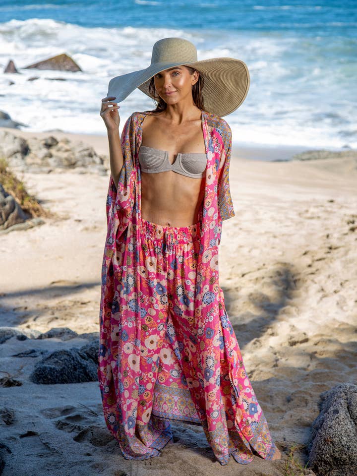 Conjunto de bata Kaftan Samantha y pantalón Gabrielle Wide Resort en coral de primera calidad de Okinawa para venta al por mayor de Bali Prema