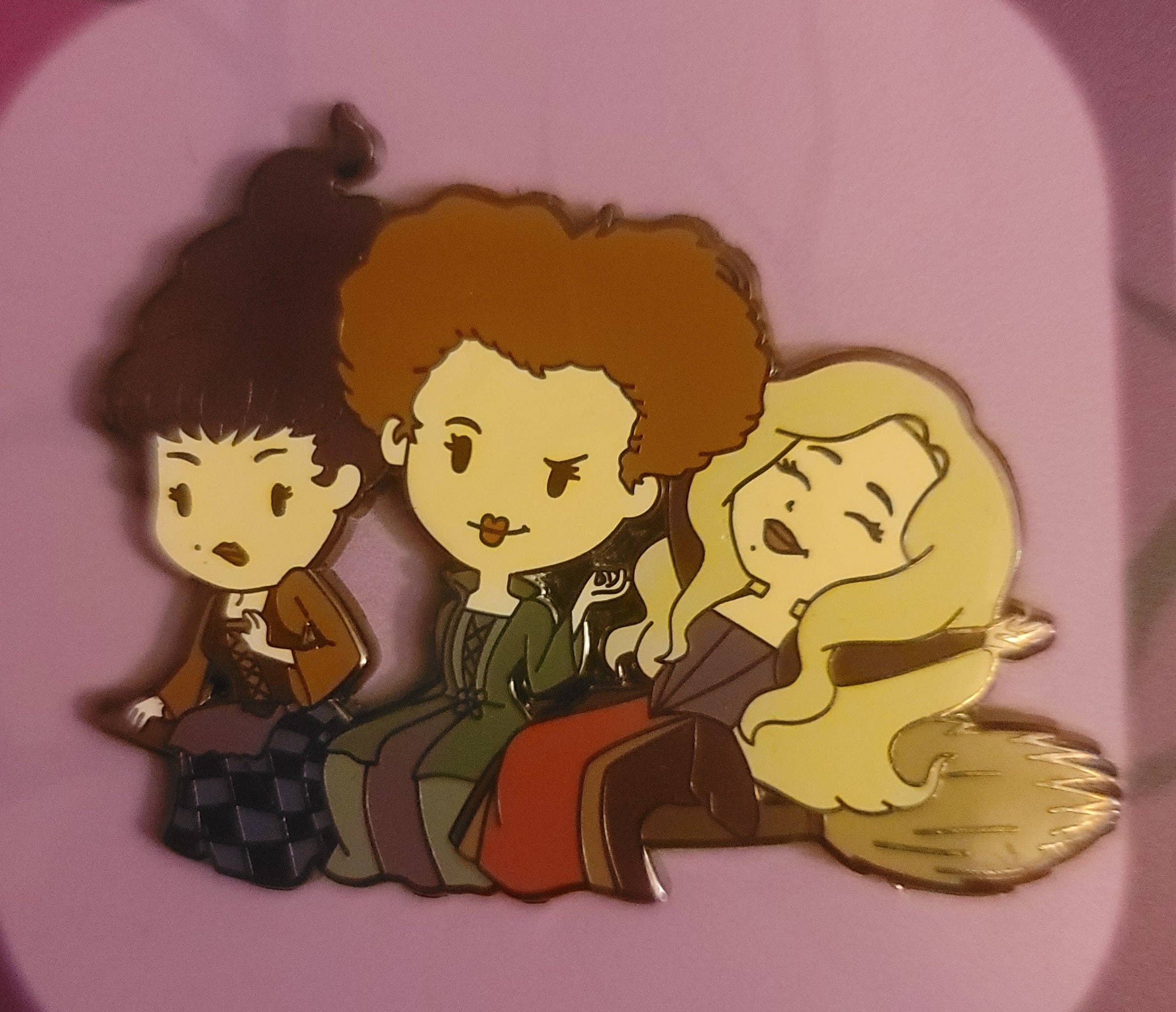 Hallowmonsterco – Großhandel Anstecker/Button – Spooky Emaille-Anstecker-Set mit Tim Burton- und Munsters-Charakteren4