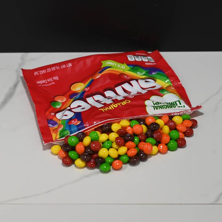 Grand sac de quilles renversé pour la vente par Just Dough It! Fake Foods