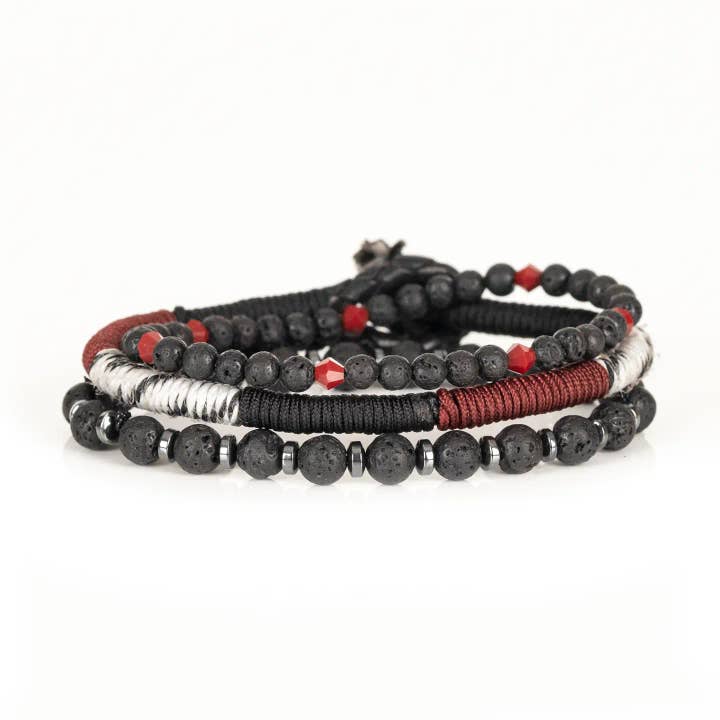 Pile de Bracelets en Pierre de Lave Noire avec Accents Rouges pour la vente par The Dark Men