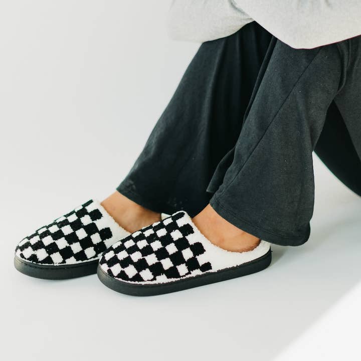 Pretty Simple - Wholesale Slippers - Unisex - CURE x Beyond Type 1 Checkered Slippers1