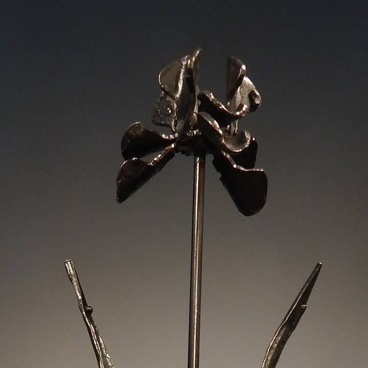 Blackthorne Forge - Wholesale Vase - Forged Iron Iris in Vase1