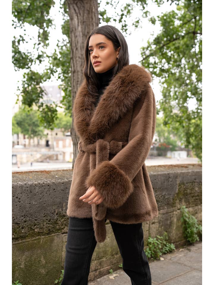 CHOKLATE PARIS – Engroshandel Pels-/kunstpelsfrakke - Dame – Faux fur coat with large collar - Y1719