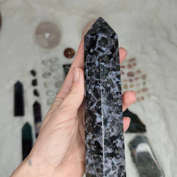 Mérlinite 500 g, H 17 cm pour la vente par Con Le Stelle