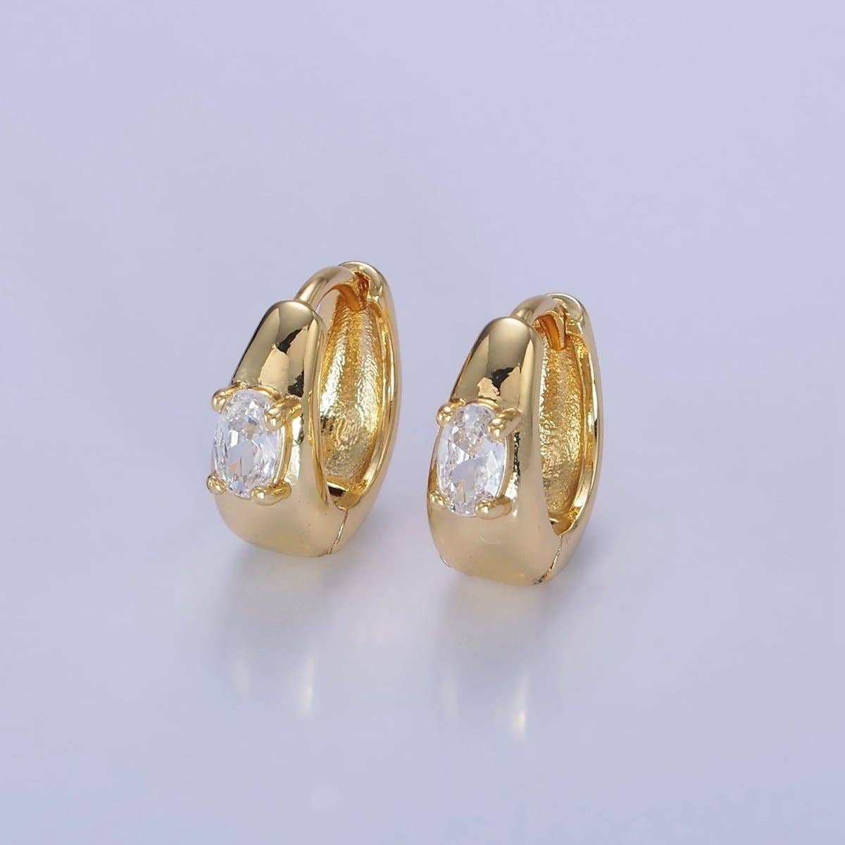 Aim Eternal - Vente Petits anneaux - Boucles d'oreilles Huggie en forme de dôme ovale en zircone cubique remplies d'or 14 carats | AB12580