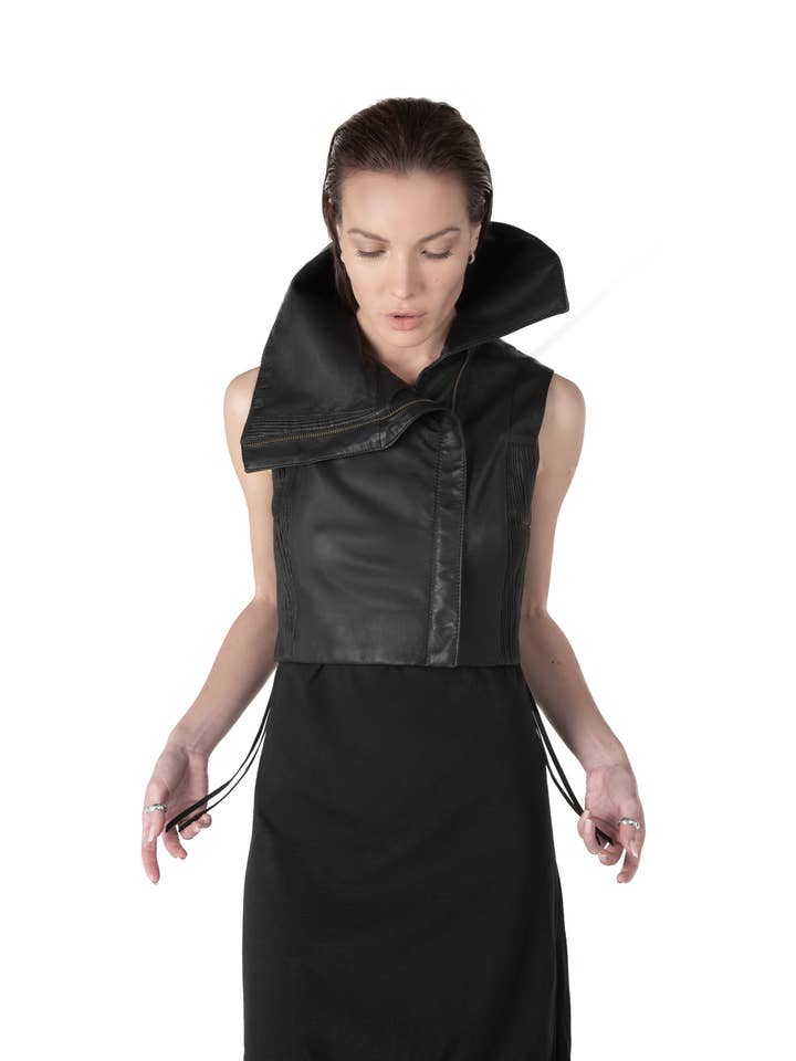 natravnvest - dame lædervest for engroshandel hos Jan Hilmer + Sparrow