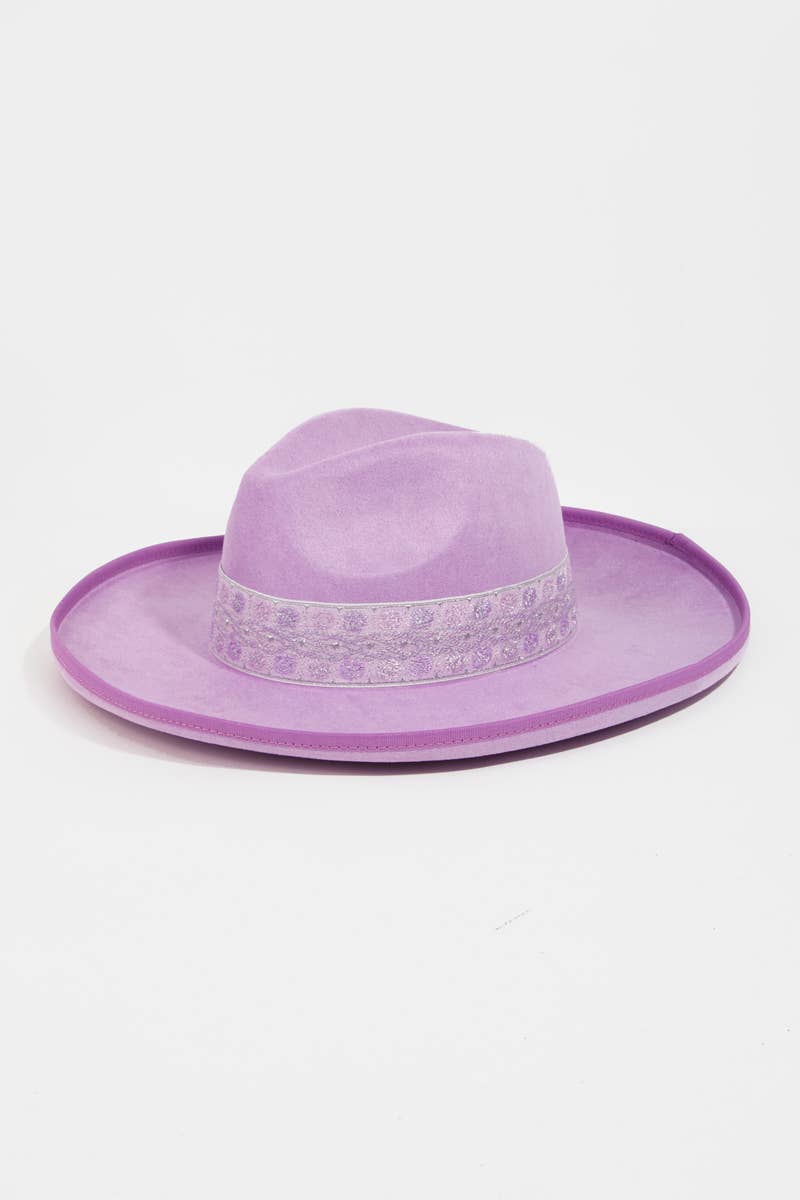 Collections by Fame Accessories - Wholesale Fedora - Dames - Fedora hoed met geborduurde band in Boho6