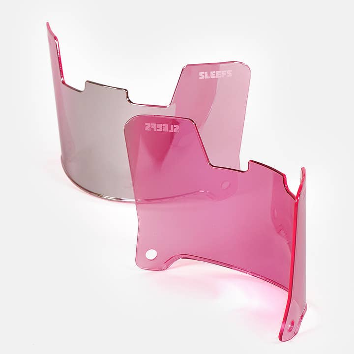 Visière de casque rose machine argent pour la vente par Sleefs