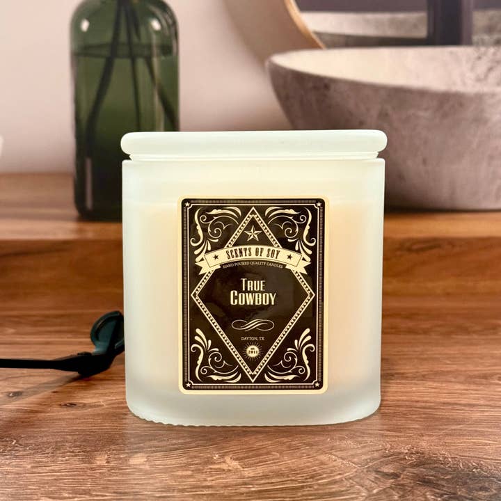 Véritable bougie en cire de soja avec verre givré ovale Cowboy pour la vente par Scents Of Soy Candle Company