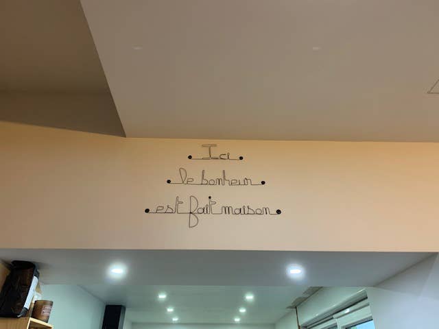 Bijoux de Mur - Wholesale Wall Accent - Metal Wall Decoration “Here happiness is homemade”5