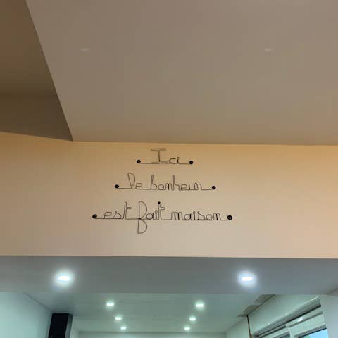 Bijoux de Mur - Wholesale Wall Accent - Metal Wall Decoration “Here happiness is homemade”5