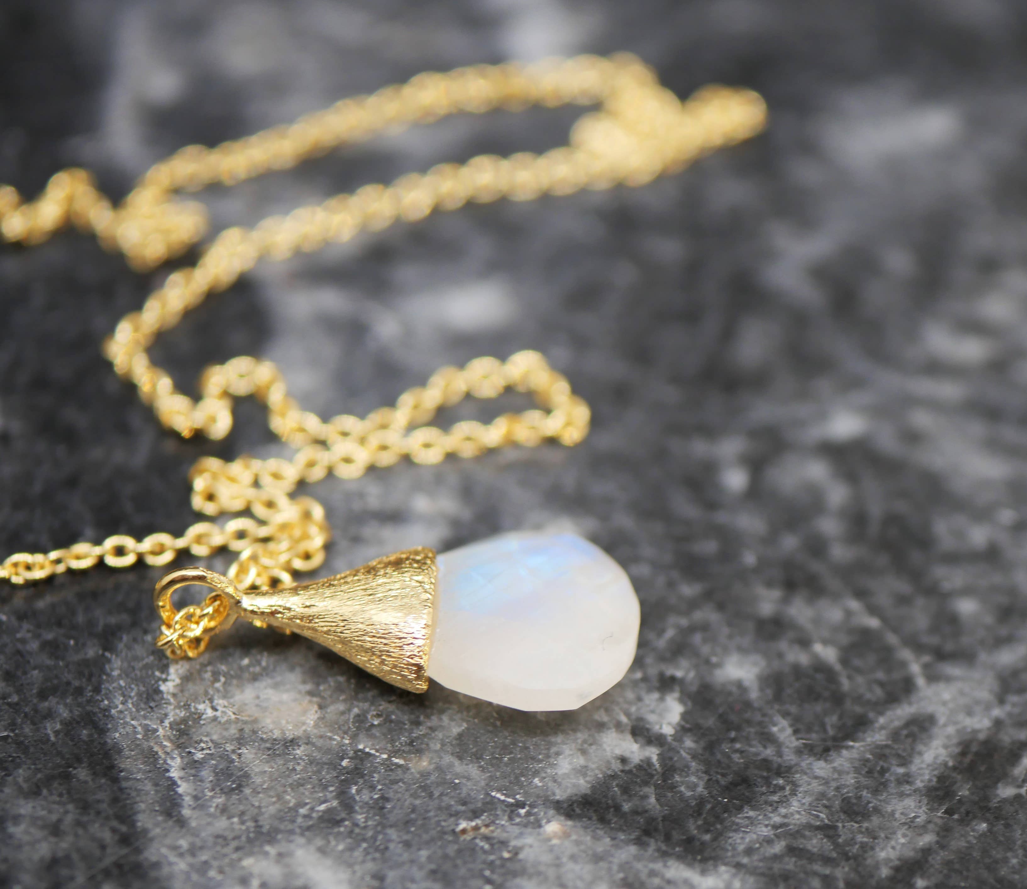 Atelier Leblanc - Wholesale Pendant/Charm Necklace - Moonstone Poetic Drop Necklace4