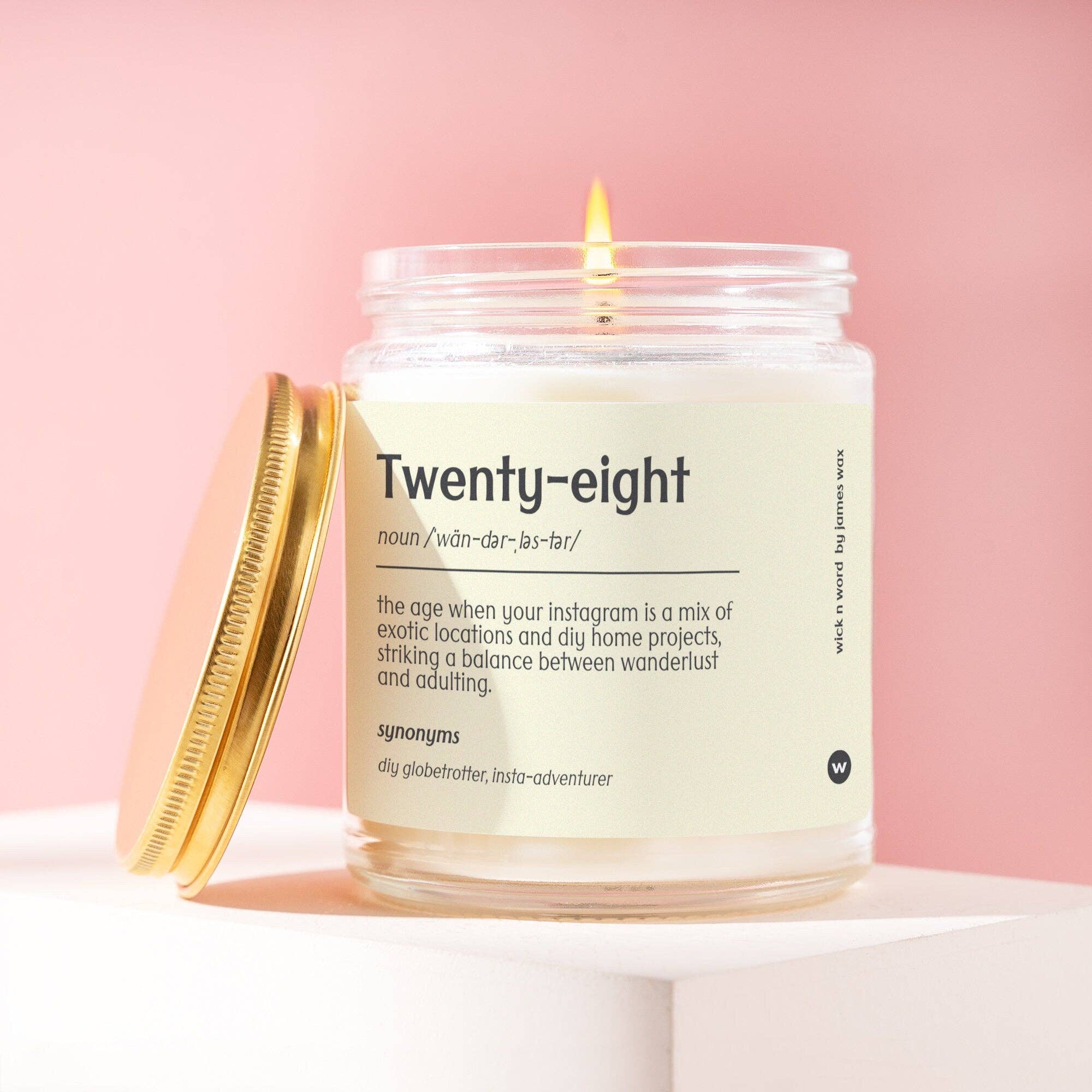 Wick n Word – wholesale Burkljus – Personlig 28-årsdagspresent The Wanderluster Age Definition Ljusgåva för 28-årsdag A0280