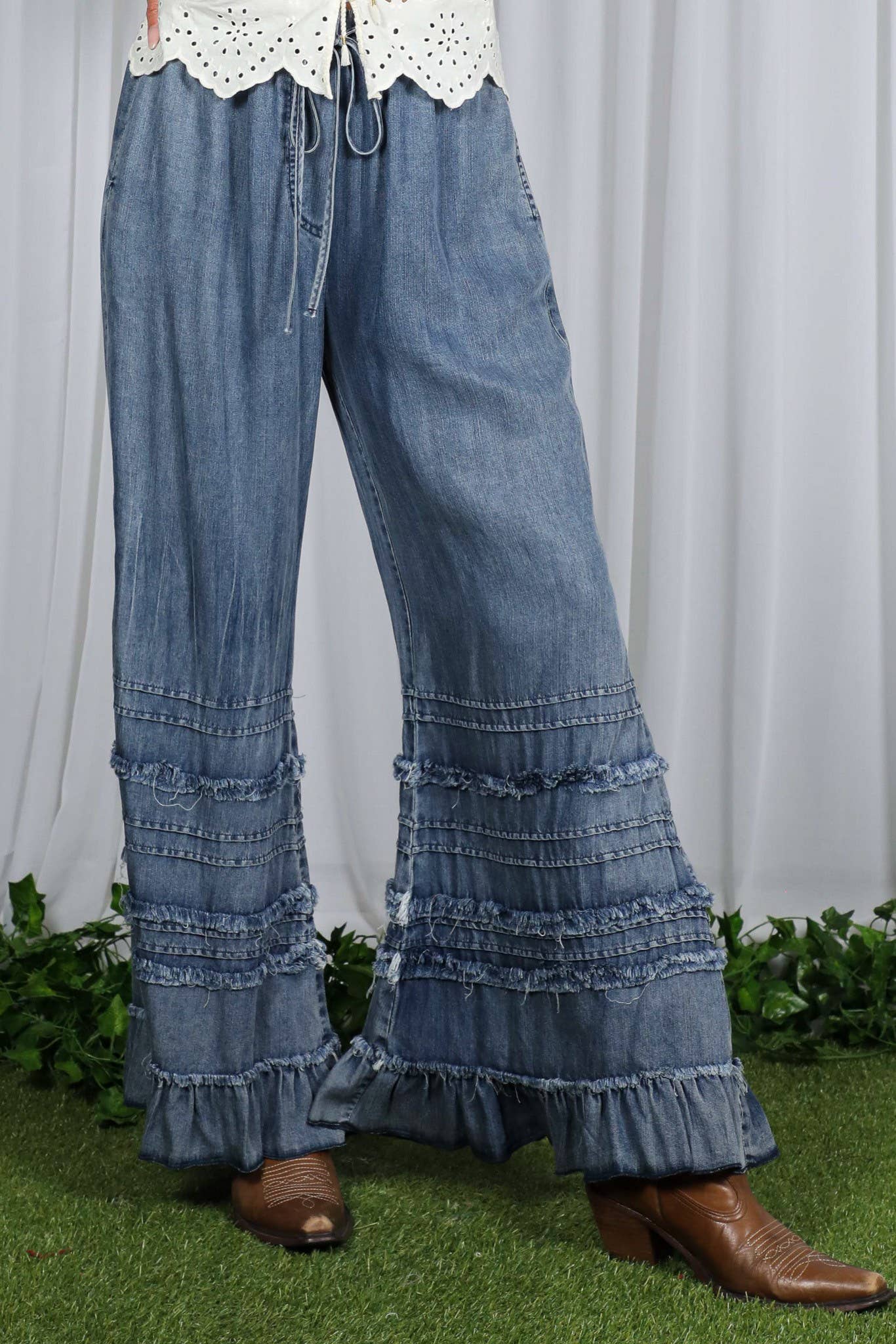 Vine & Love - Wholesale Jeans - Women's - Flared Ruffle Hem Washed Chambray Crop Denim Pants VP8303924
