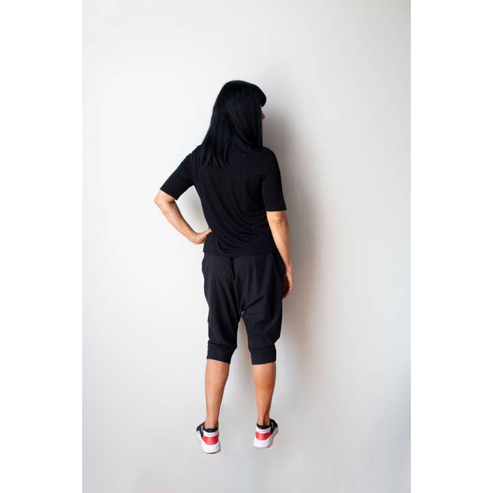 T-shirt à col haut à empiècement pour la vente par BeauTex Designs