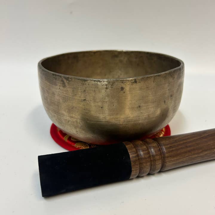 Antique Healing Himalayan Yoga Tibetan Singing bowl ID#Eb11 for wholesale by ART HIMALAYAN TRADING LTD