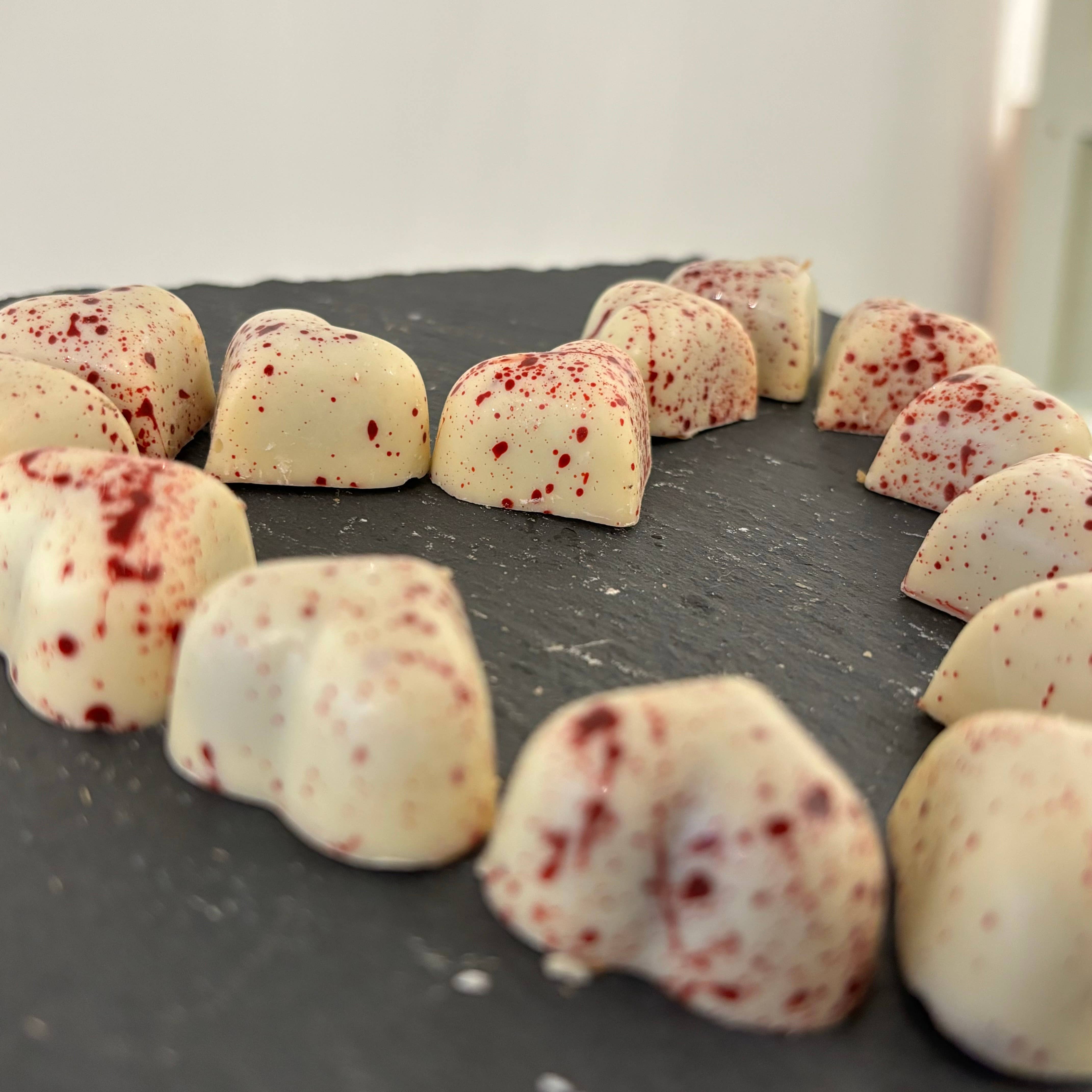 Les Douceurs de Louis - Wholesale Chocolate Box - Bag of Hearts White Chocolate Raspberry
7