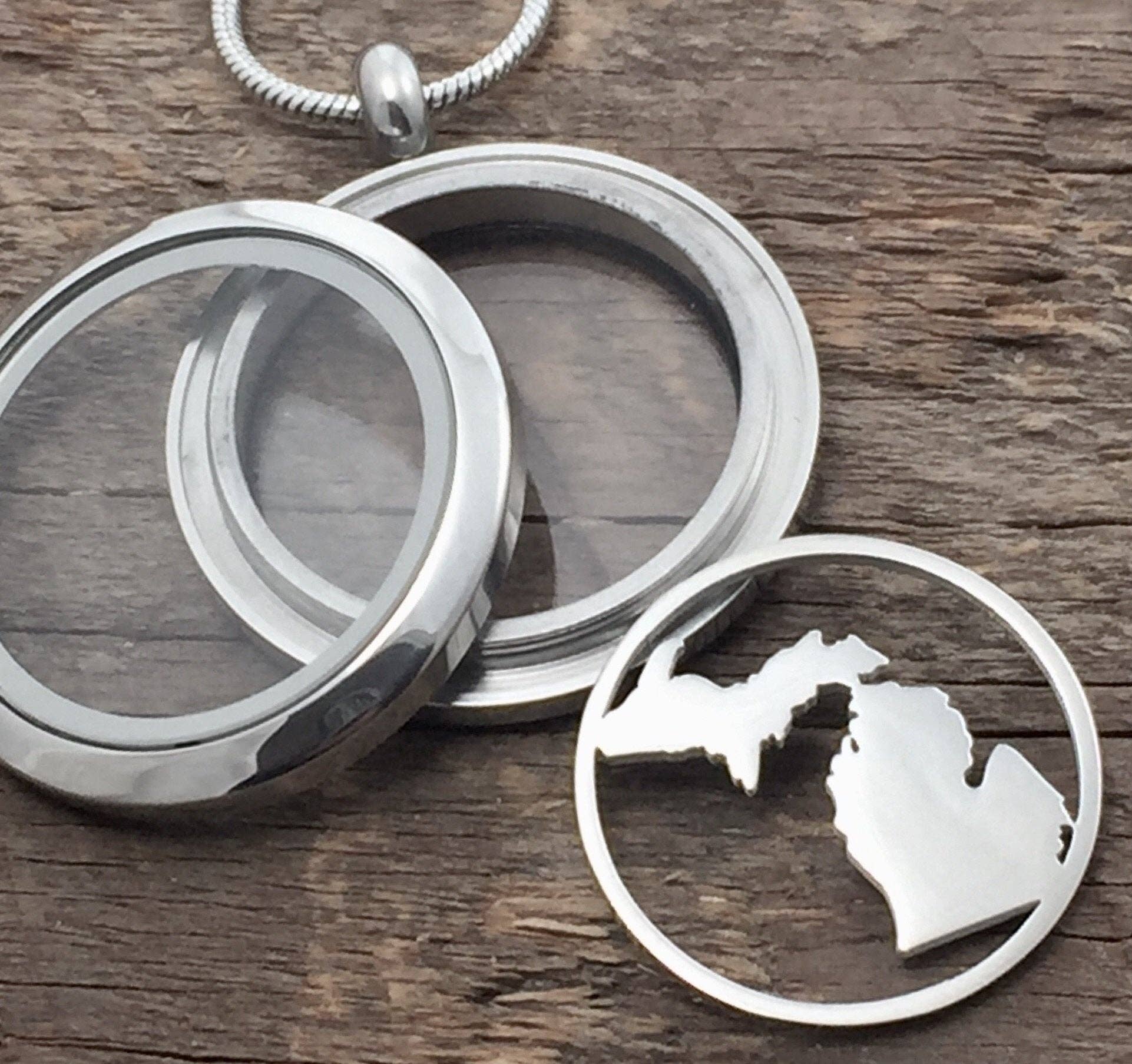 Be Inspired UP - Vendita all'ingrosso Collane con medaglione - Medaglione in vetro Michigan5