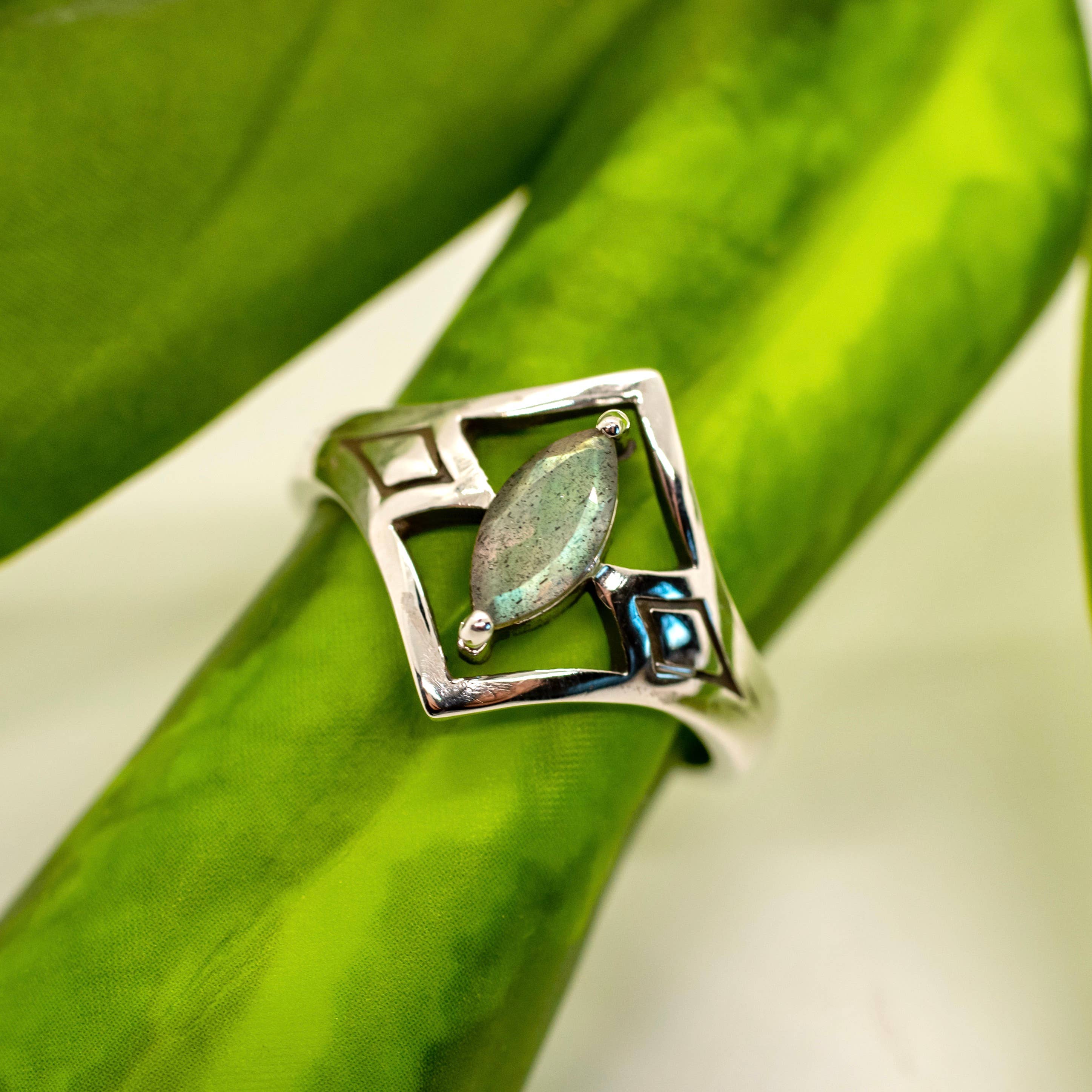 Baizaar - Wholesale Cocktail/Statement Ring - Sterling Silver Mystic Labradorite Ring1