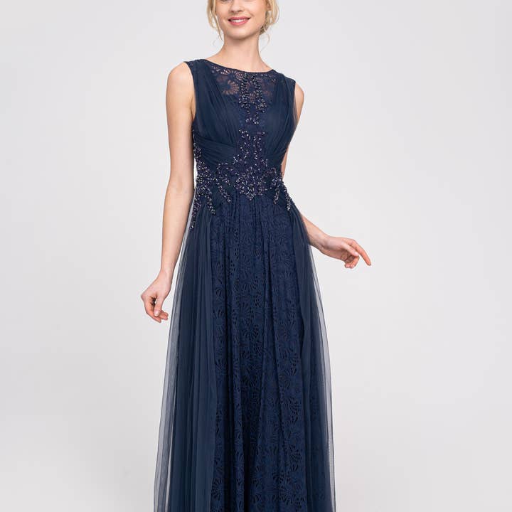 Vestido largo de noche bordado y con perlas en tul R8150 y otras tendencias de Resultados para batas sanitarias al por mayor. Devoluciones gratuitas y condiciones de pago a 60 días en Faire en Faire.