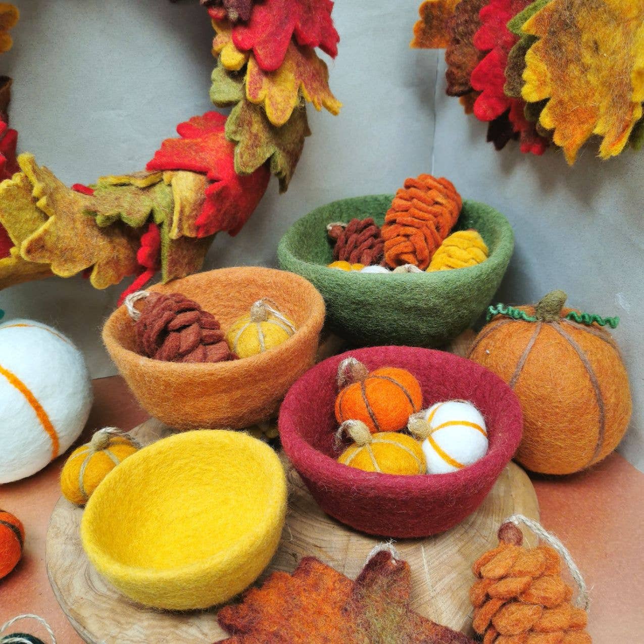 Felt So Good – wholesale Ornament set – Handmade Felt Hanging Halloween Pumpkins (Set of 5) Hanging3