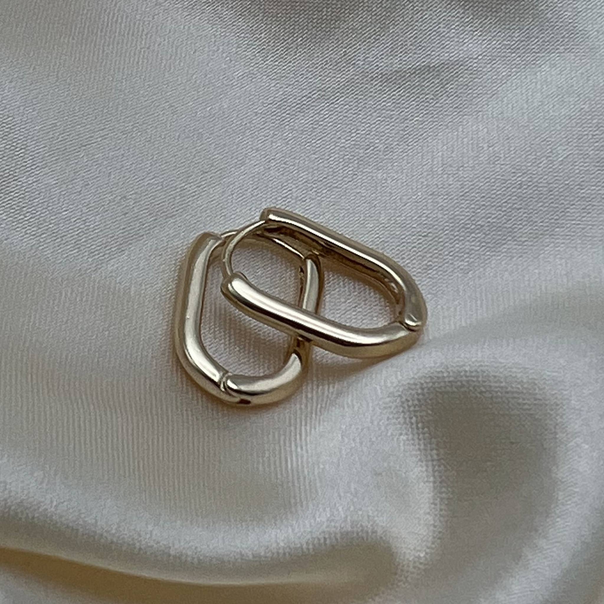 Howard's - Wholesale Hoop Earrings - Link Huggie Hoop Earrings15