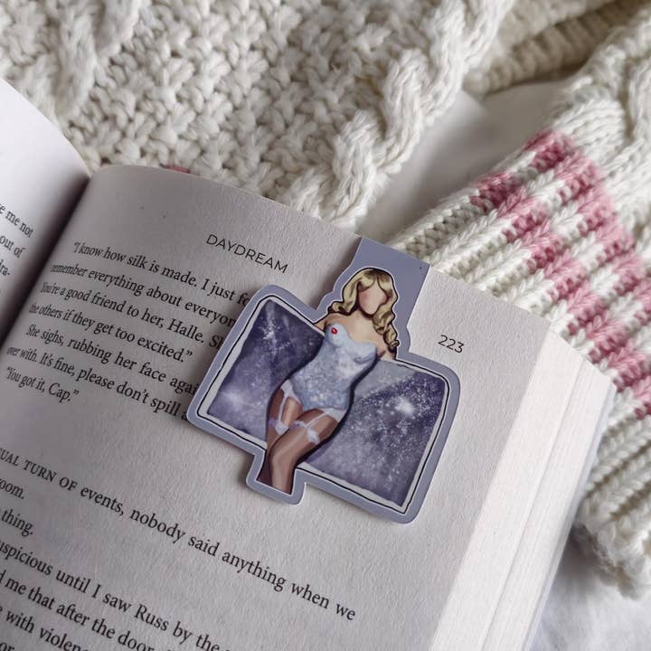 Like Starlight Studio - Wholesale Bookmark - Sabrina Carpenter Short and Sweet Magnetic Bookmarks2