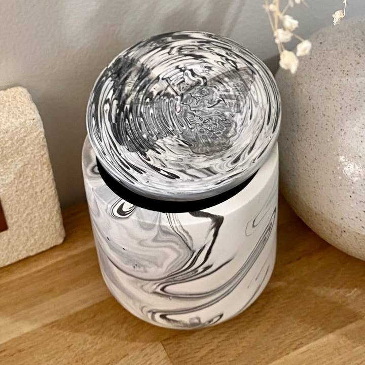 Jessa Eco zwarte middelgrote kaars - handgemaakt vat - Dragonfly voor wholesale door Sol Candles & Scents