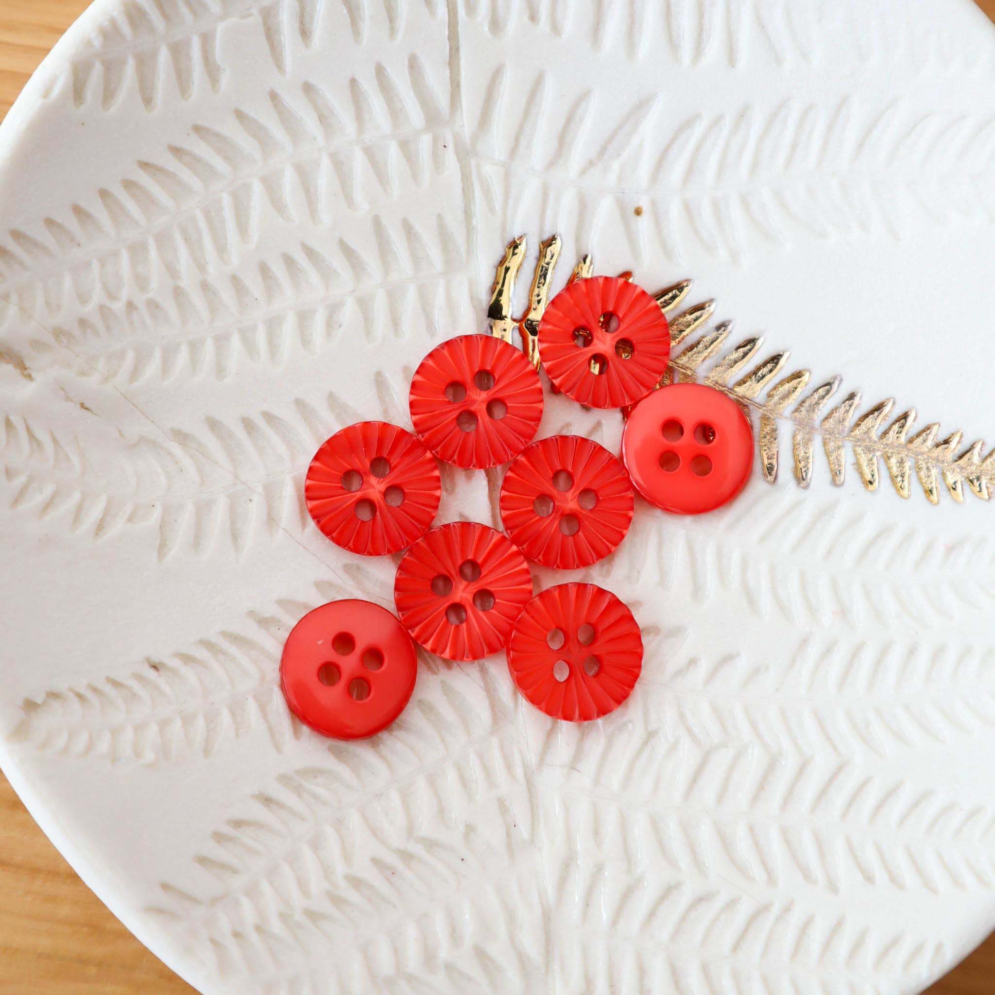 Lise Tailor – Großhandel Knopf/Druckknopf zum Annähen – Daisy Knöpfe mit Blütenblattmuster, 12 mm16