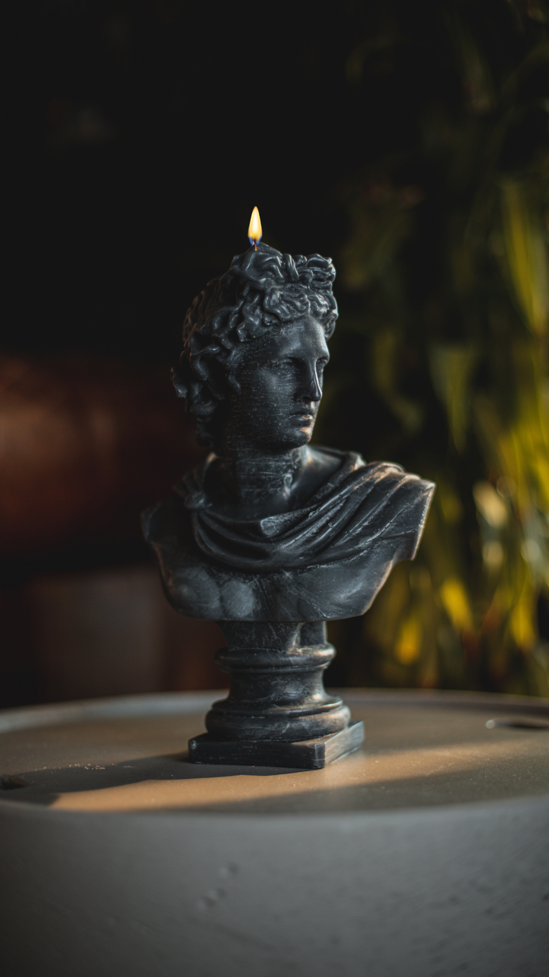Agora Home DECO - Venta al por mayor Velas de diseño llamativo - Vela negra con forma de cabeza de dios griego Apollo Xl, figura de busto romano3