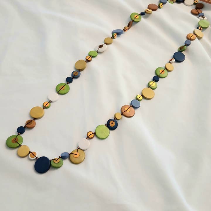 Long collier doré et coloré à petites perles N7-1499X pour la vente par Cinnamon Creations