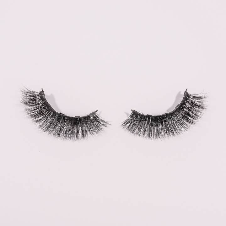 Thrilla (Magnetic) for wholesale by Lariat Lashes