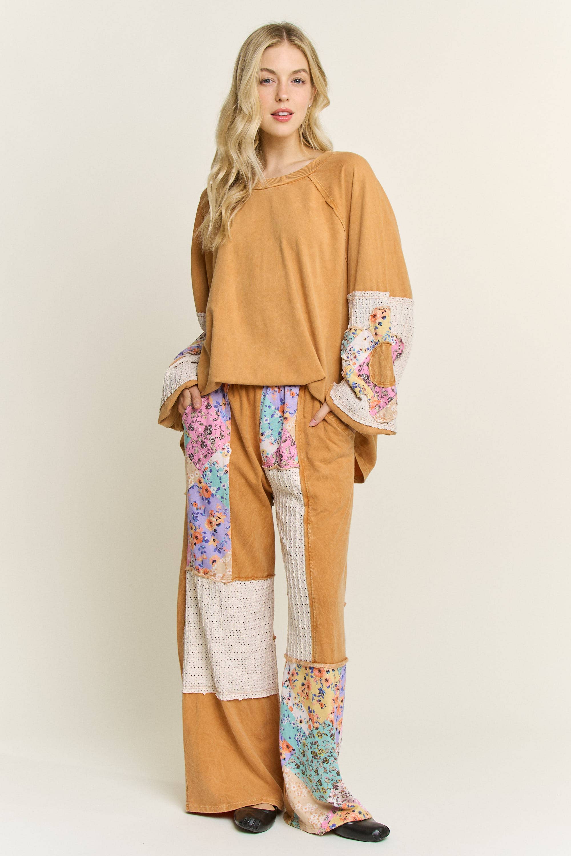 J.Her – wholesale Sweatshirt - Dam – MineralWash Floral Patcherad ärm Terrytröja HT606317