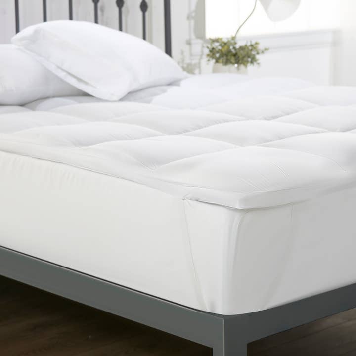 White Luxury Ultra Plush Mattress Topper for wholesale on Faire
