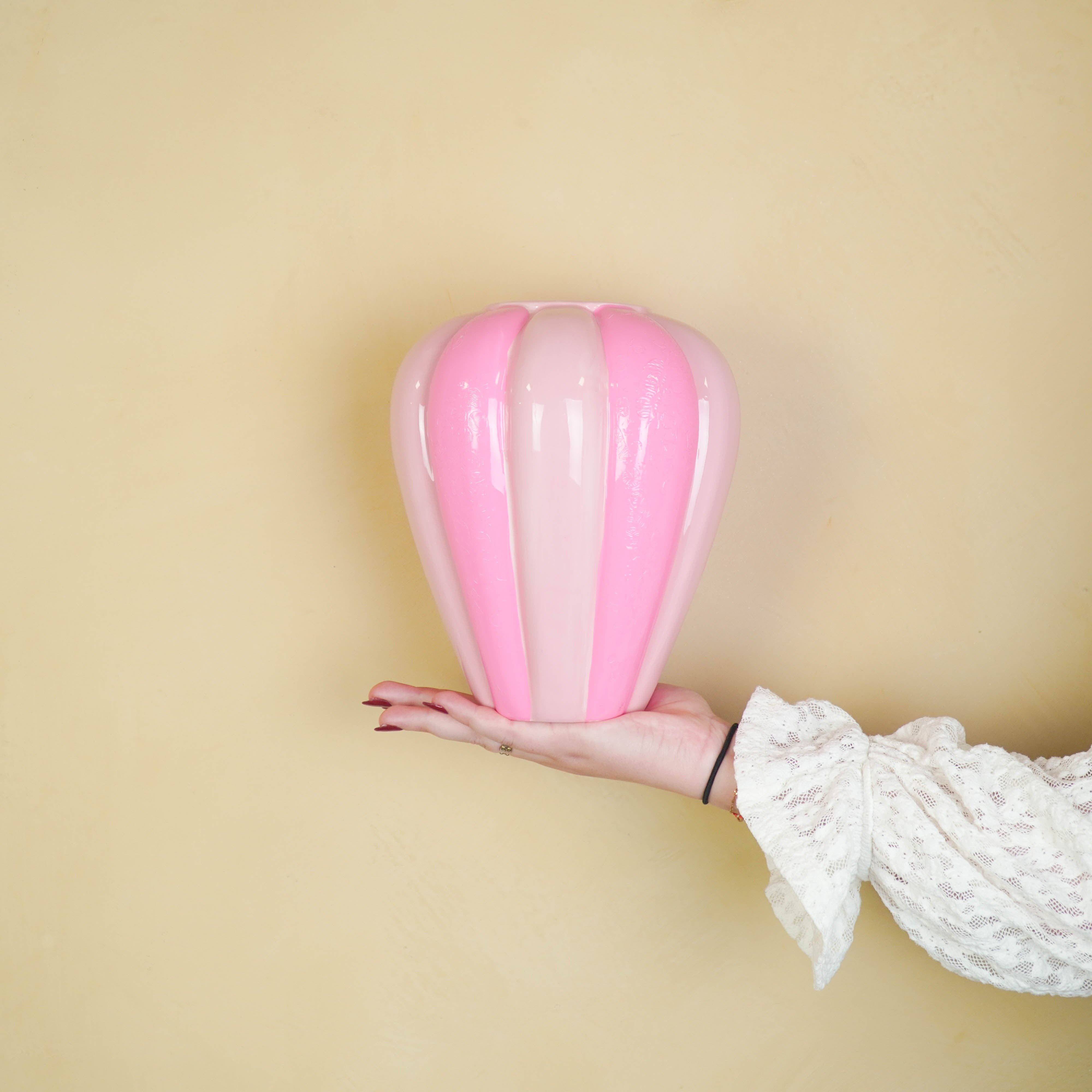 Housevitamin bv - Wholesale Vase - Flower Vase- Swirl Vase-Ceramic- Neon Pink/ Light Pink- 20x20x21,5 cm4