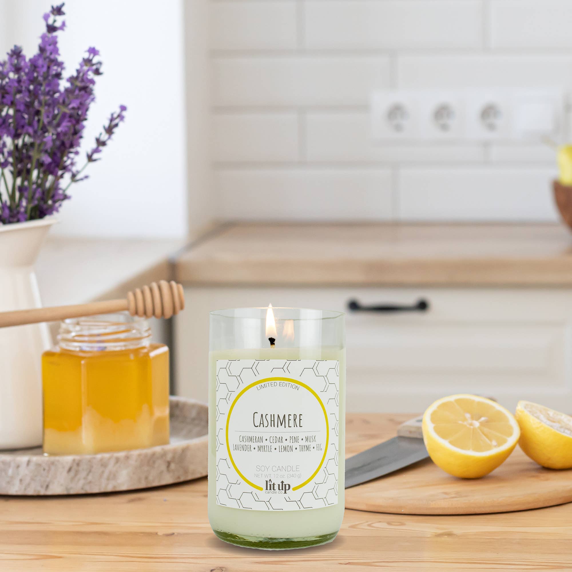 Lit Up Candle Co. - Wholesale Pot/gevulde kaars - 12 oz sojakaarsen met kasjmiergeur in geüpcyclede wijnflessen5