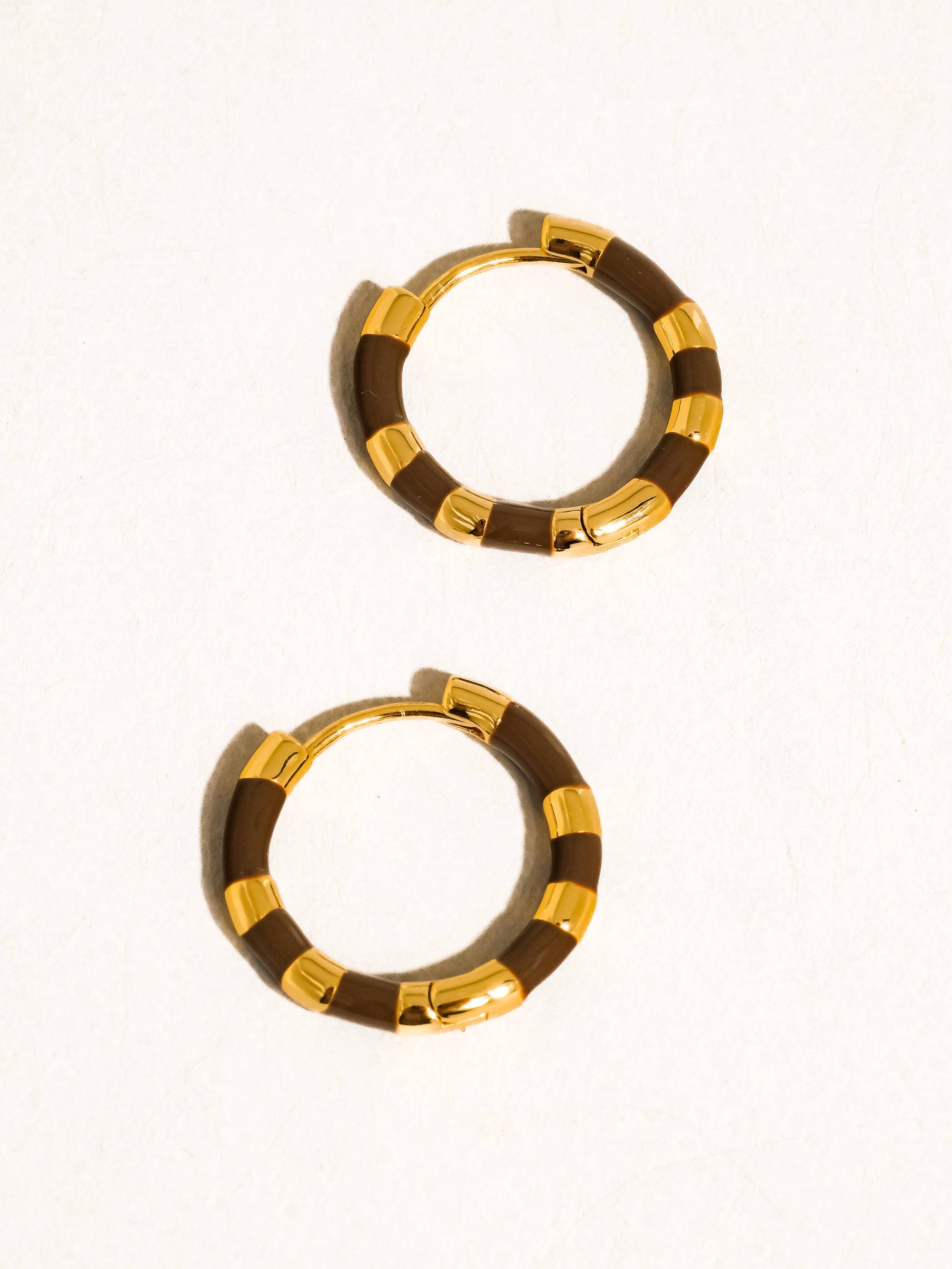 Flânerie by MAIQ - Wholesale Hoop Earrings - Avielle 18K Gold Vintage Enamel Hoop Earring2
